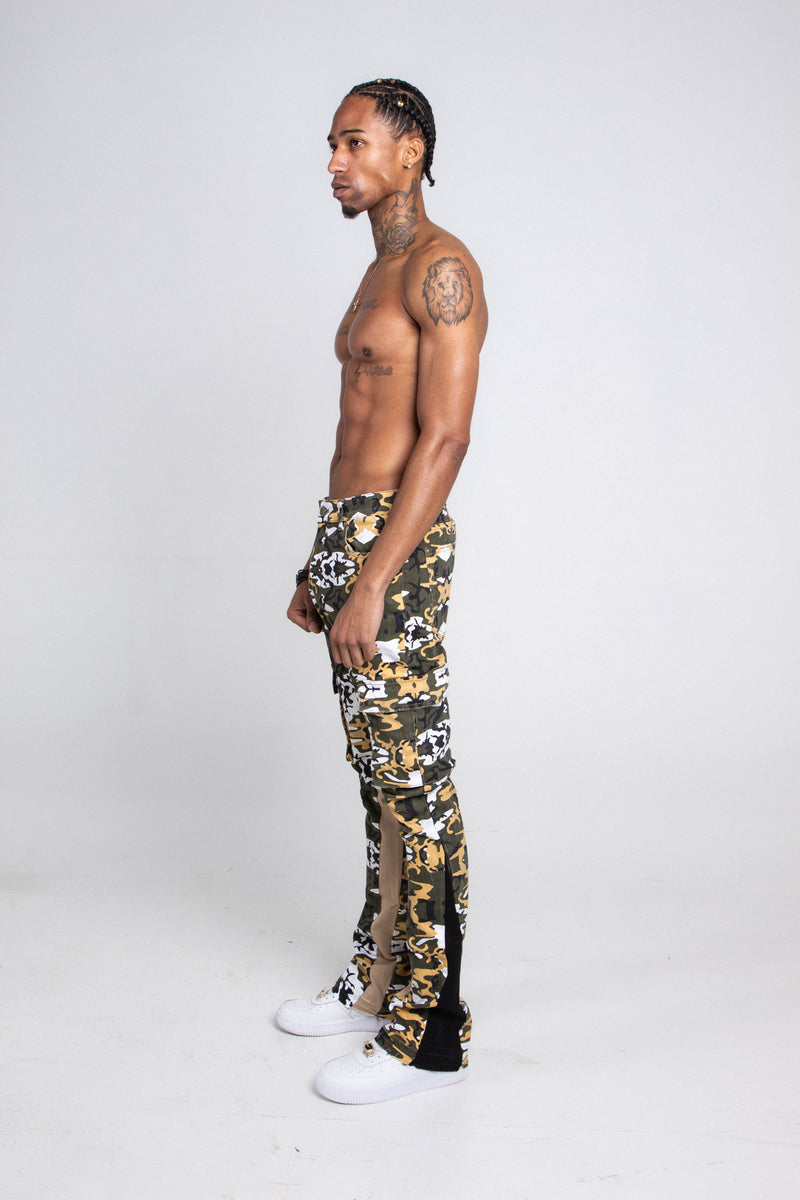 CAMO MID-RISE CARGO PANTS