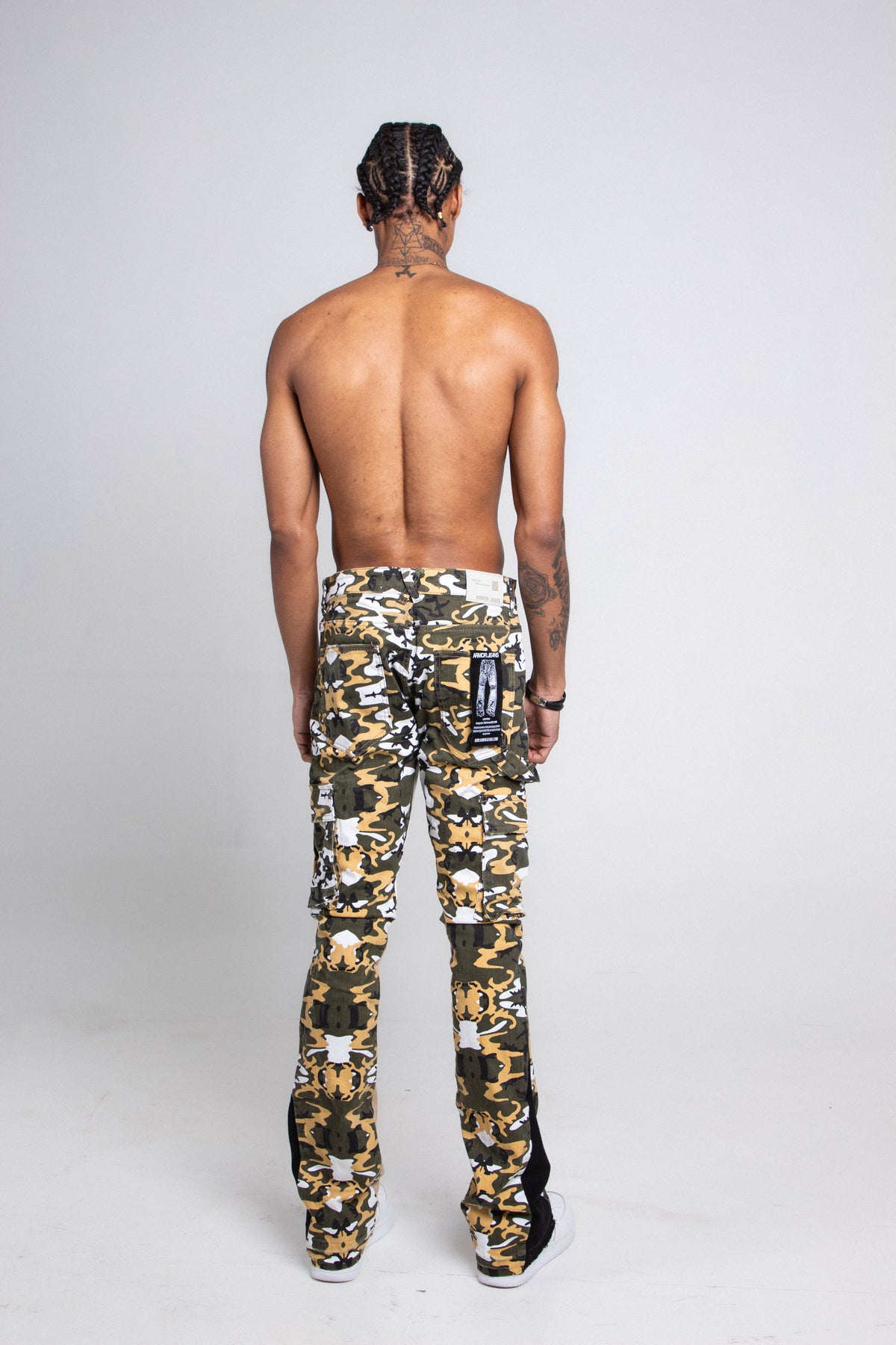 CAMO MID-RISE CARGO PANTS