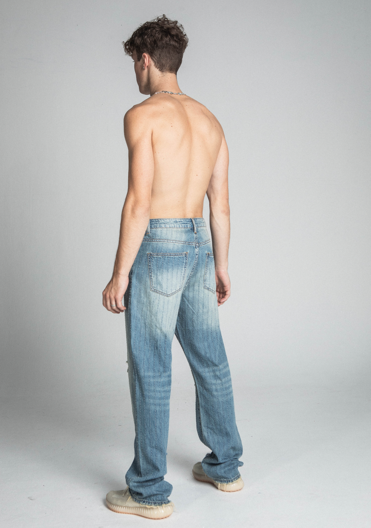 RIPPED BLUE THREAD LINE MID-RISE LOOSE JEANS