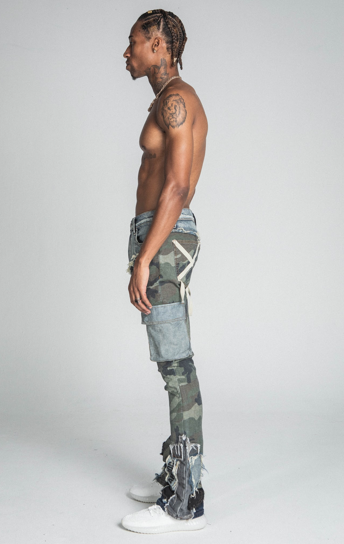 CAMO CARGO POCKETS MID-RISE STACKED JEANS