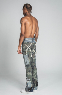 CAMO CARGO POCKETS MID-RISE STACKED JEANS