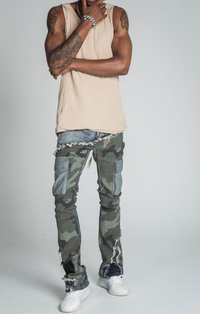 CAMO CARGO POCKETS MID-RISE STACKED JEANS