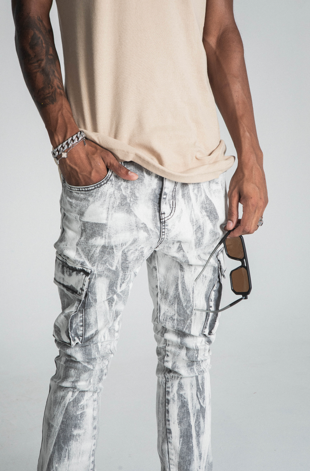 GREY AND WHITE WASH  MID-RISE STACKED JEANS