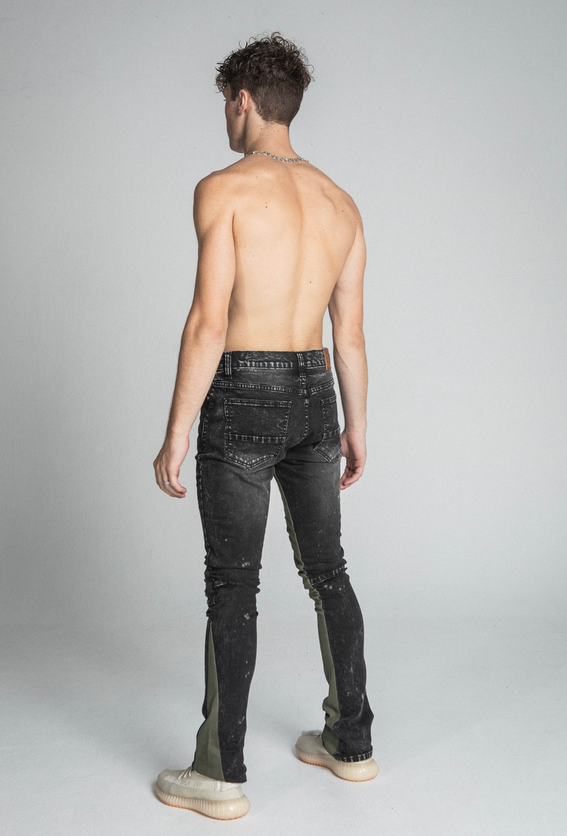 BLACK STAR MID-RISE STACKED JEANS AR711