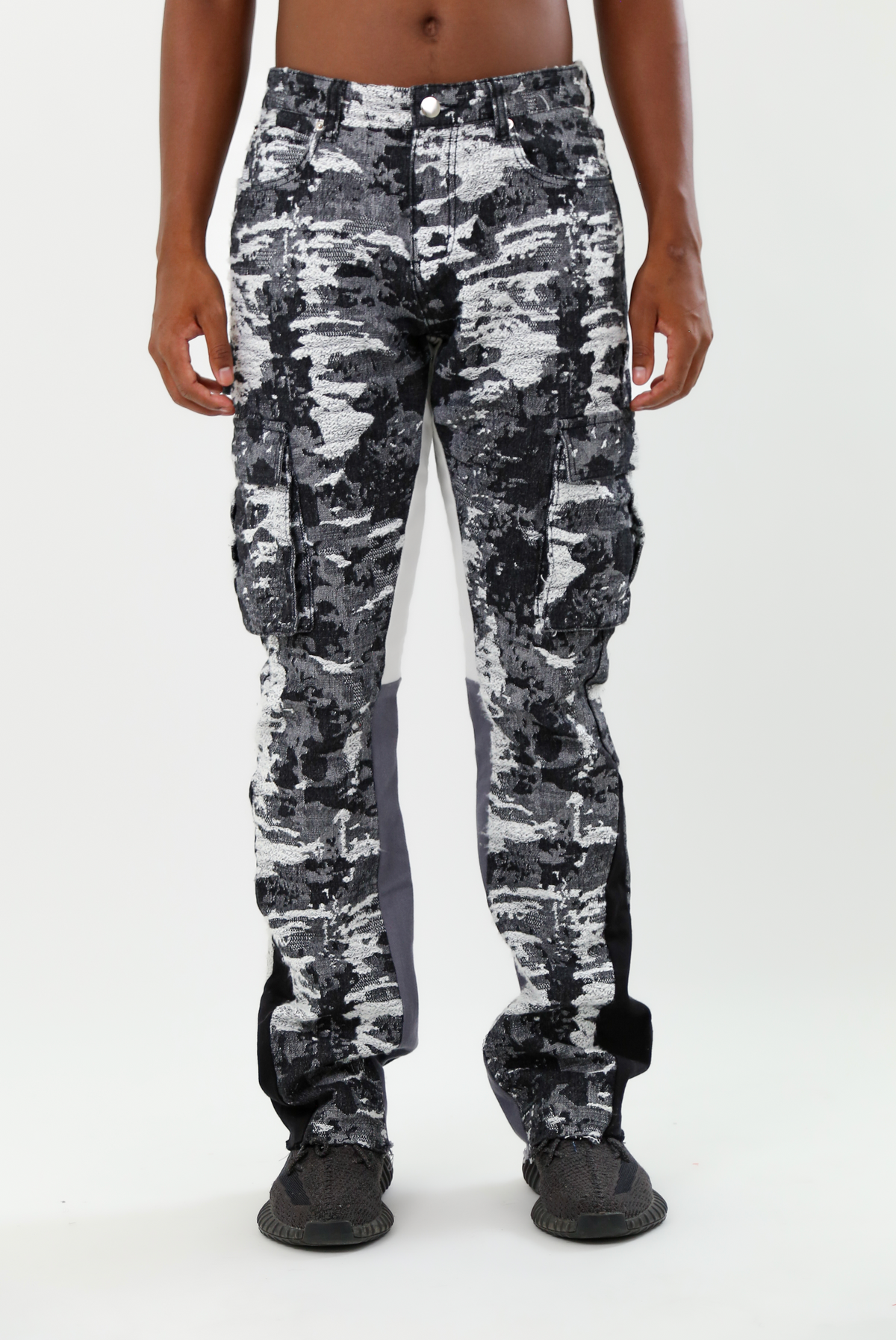 JACQUARD MID-RISE CARGO STACKED JEANS